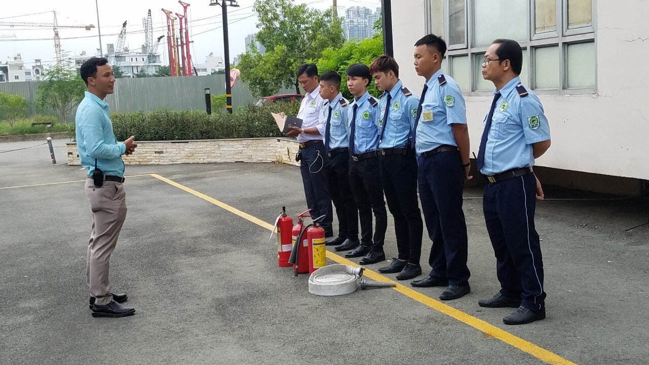 huấn luyện bảo vệ chung cư